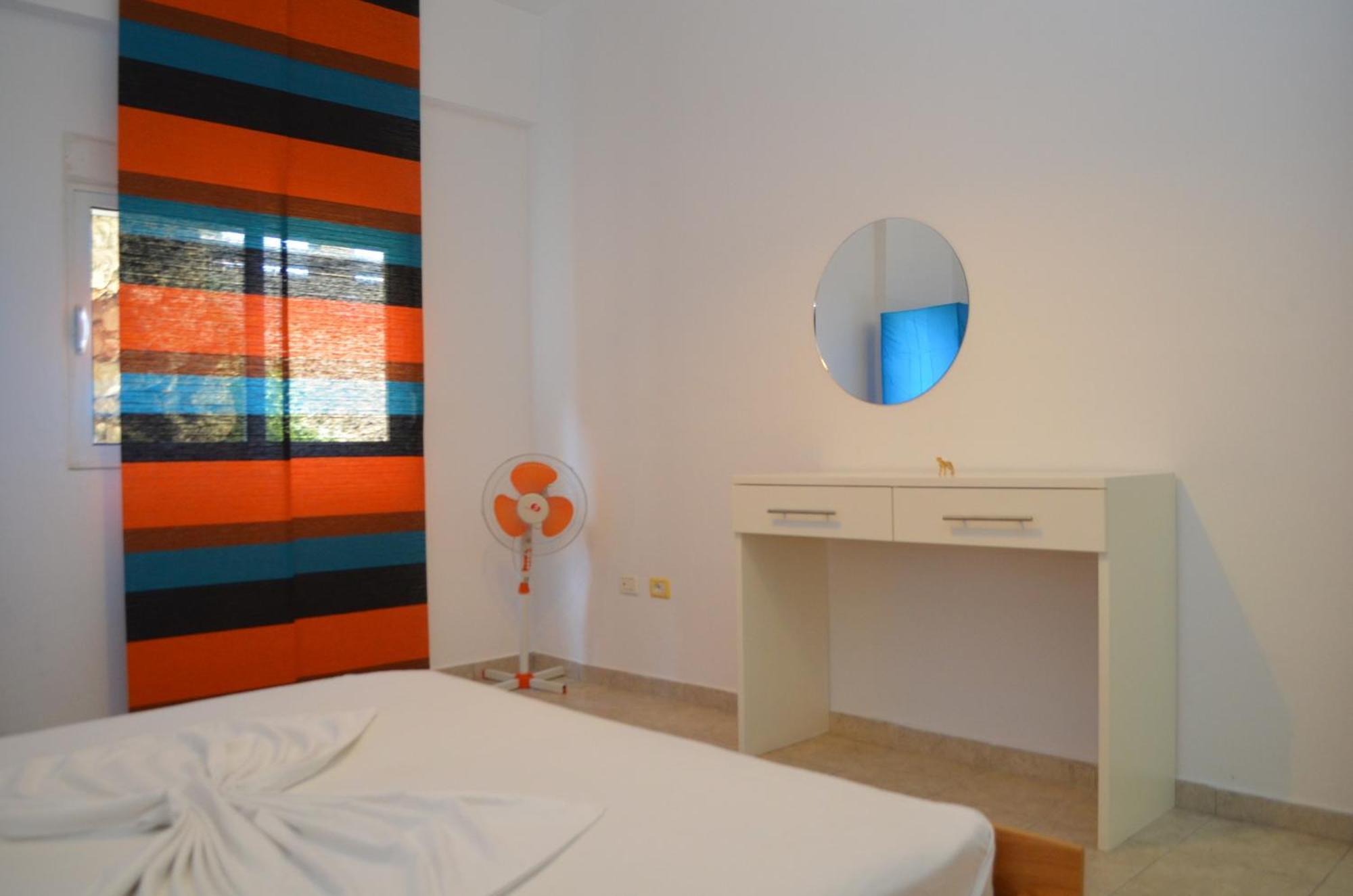 Saint Tropez Apartment Саранда Экстерьер фото
